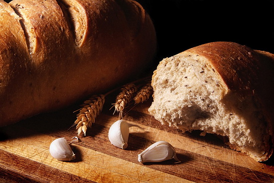 pane fresco, bisogno croccante del rinato amore