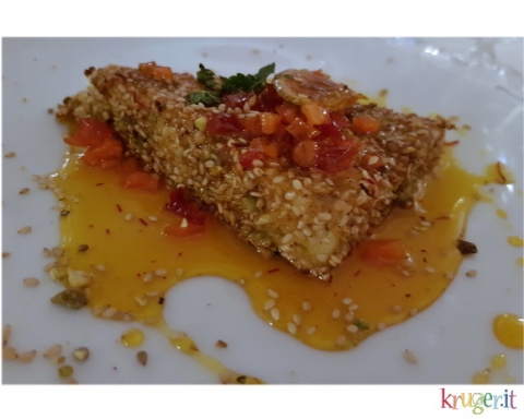 Feta pistacchi sesamo e salsa allo zafferano Krokos Kozanis