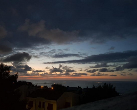 Falconara tramonto dal balcone