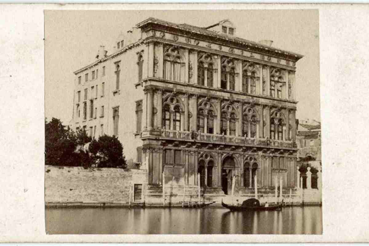 foto d'epoca dello storico edificio sede del locale di Borghese
