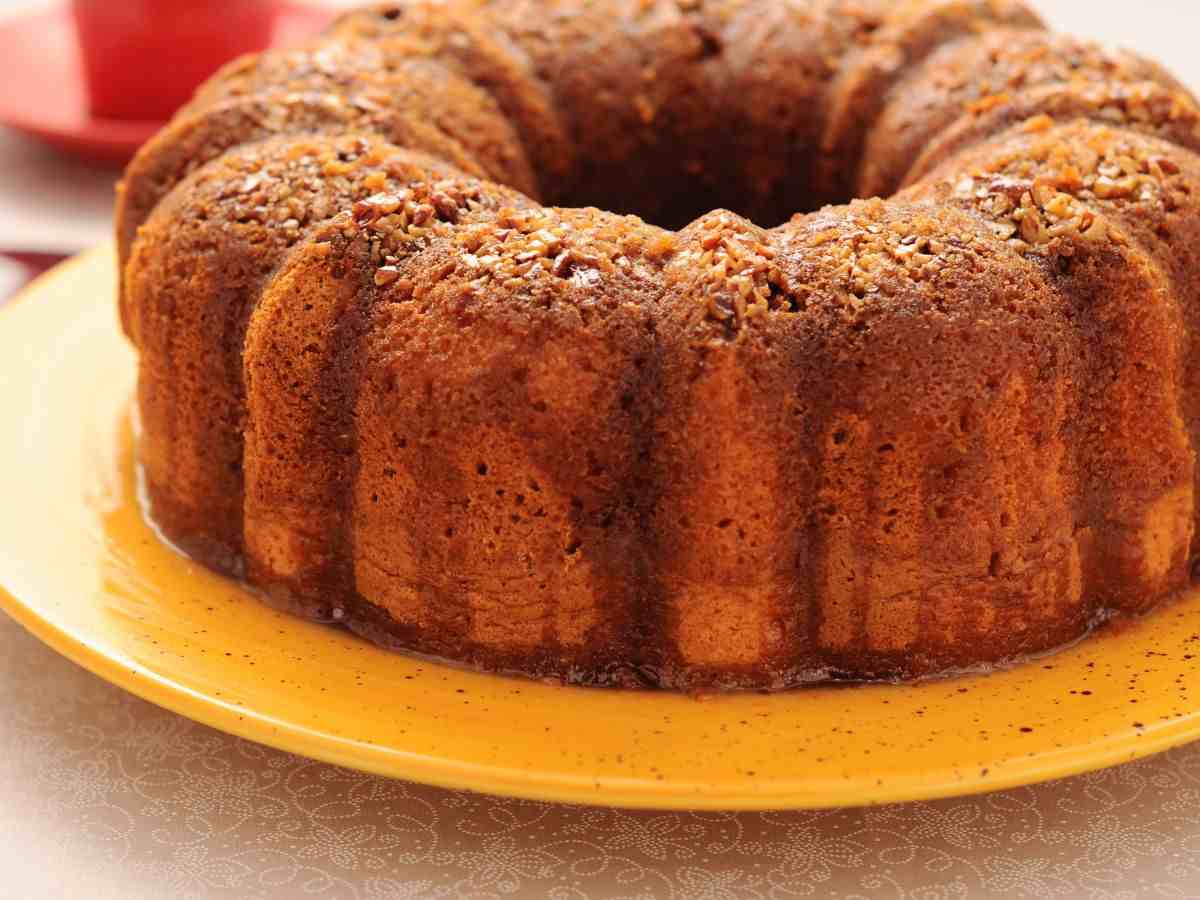 ciambellone in un piatto