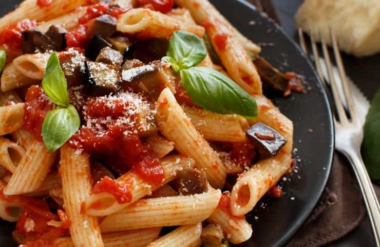 pasta alla norma nel piatto