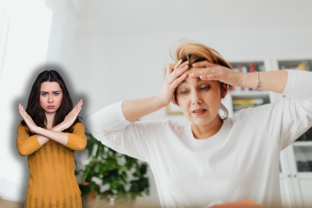 donna con attacco di panico e un'altra che fa stop con le mani