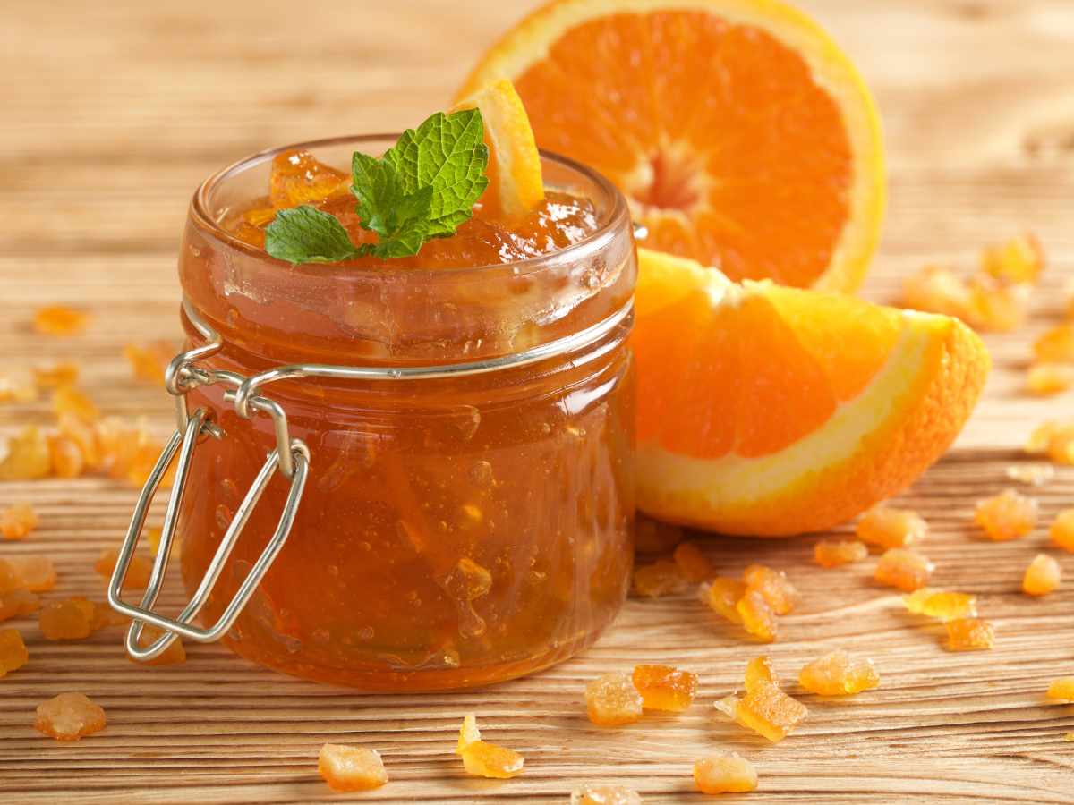 marmellata in un barattolo