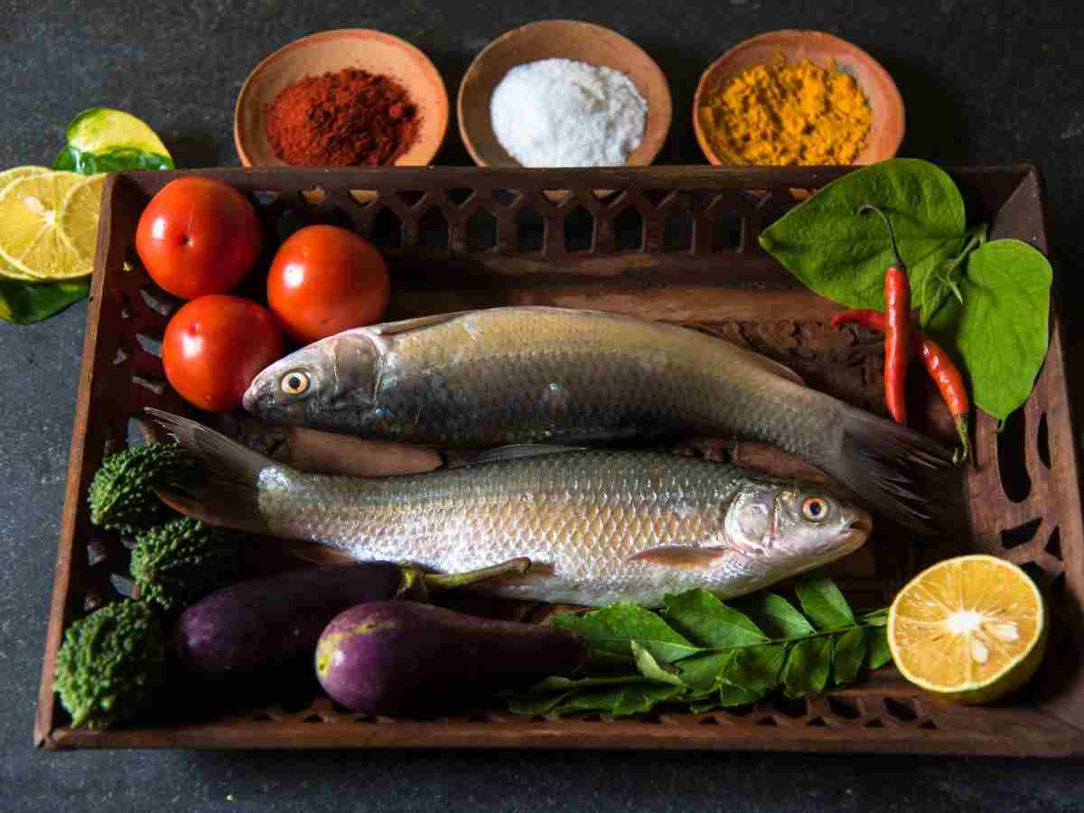 pesce fresco in un vassoio