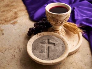 ciotola con ceneri per mercoledì ceneri cattolico