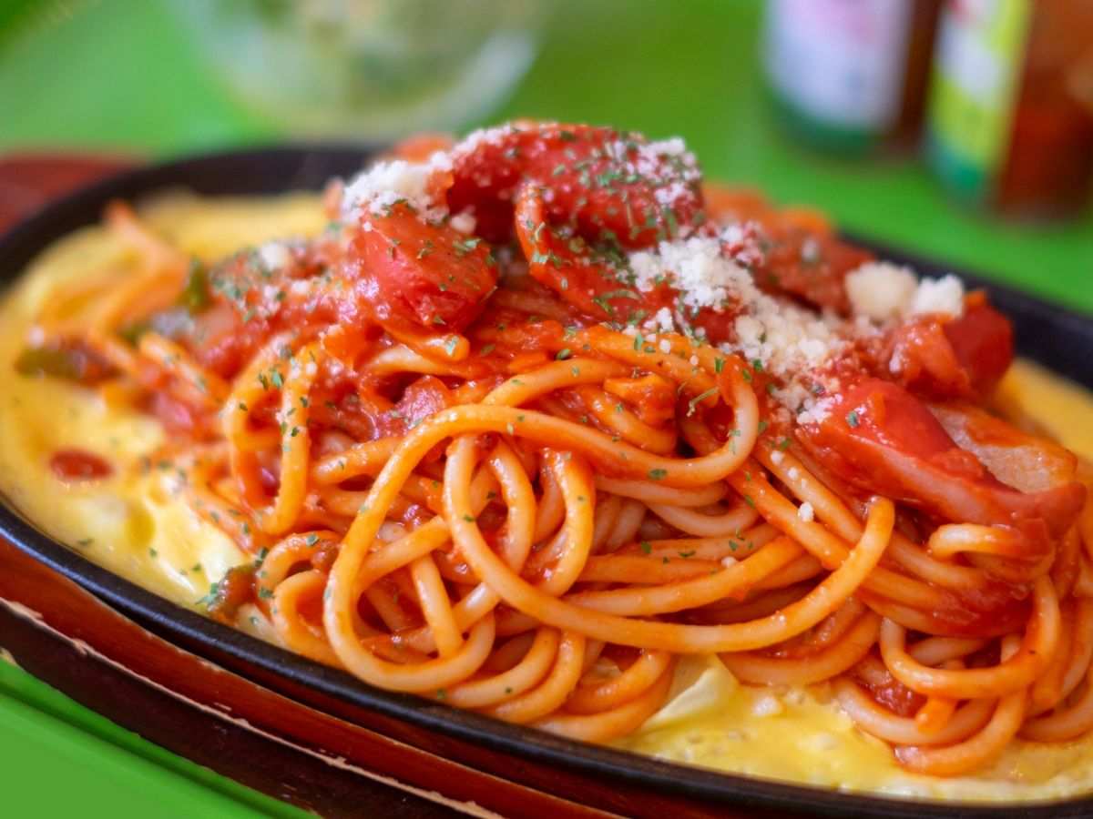 spaghetti con parmigiano e pomodoro