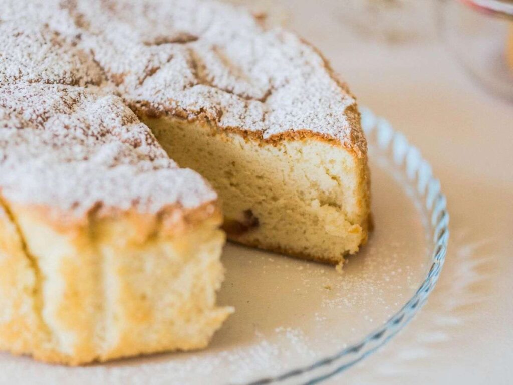 torta soffice con zucchero al velo