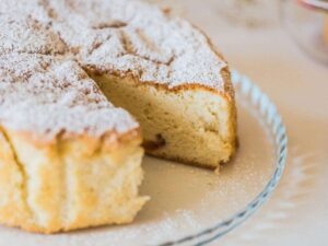 torta soffice con zucchero al velo
