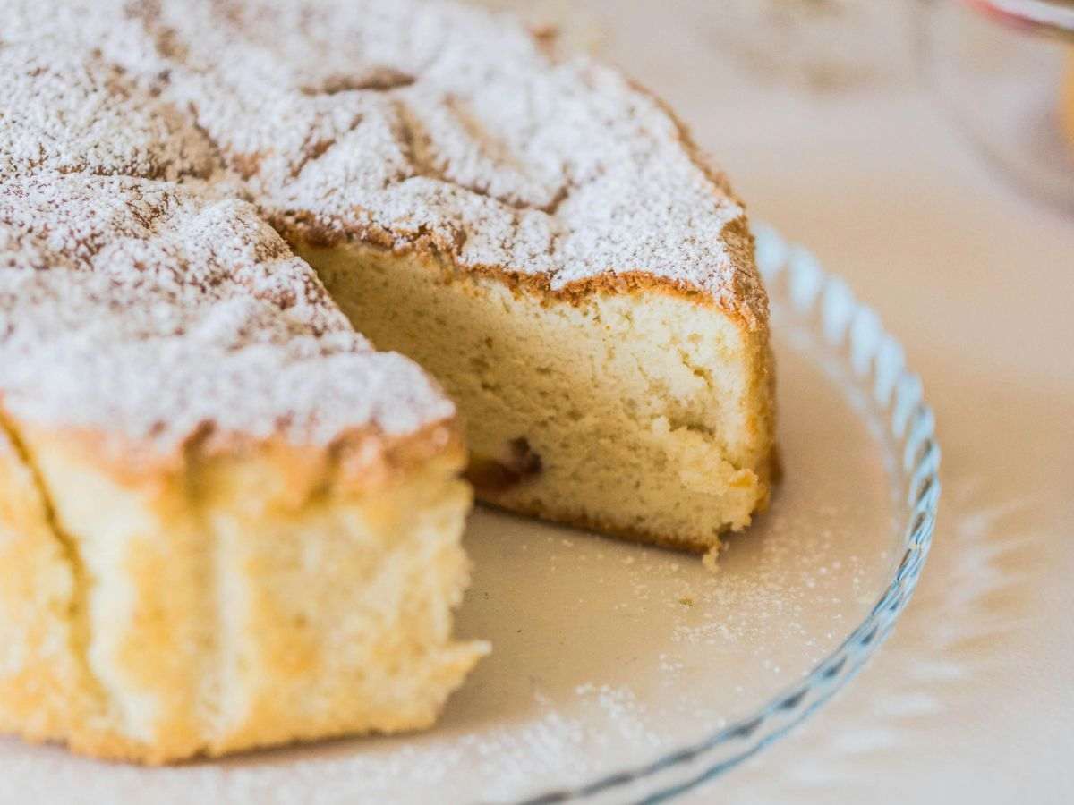 torta soffice con zucchero al velo