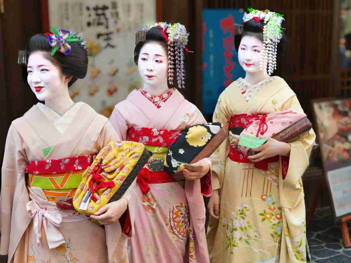 donne giapponesi in abiti tipici