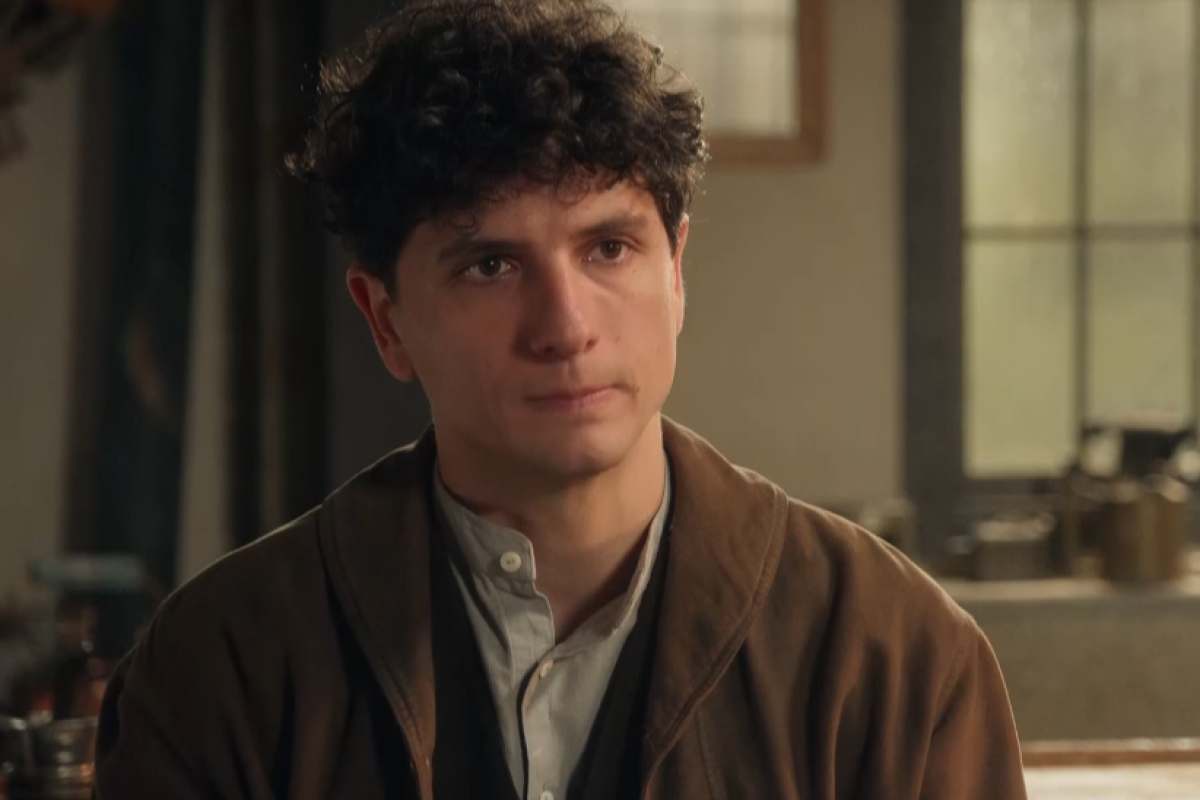 Álvaro Quintana in una scena di La Promessa