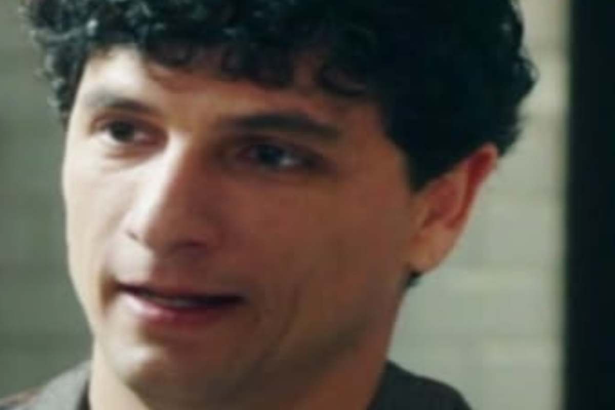 Álvaro Quintana in una scena di La Promessa