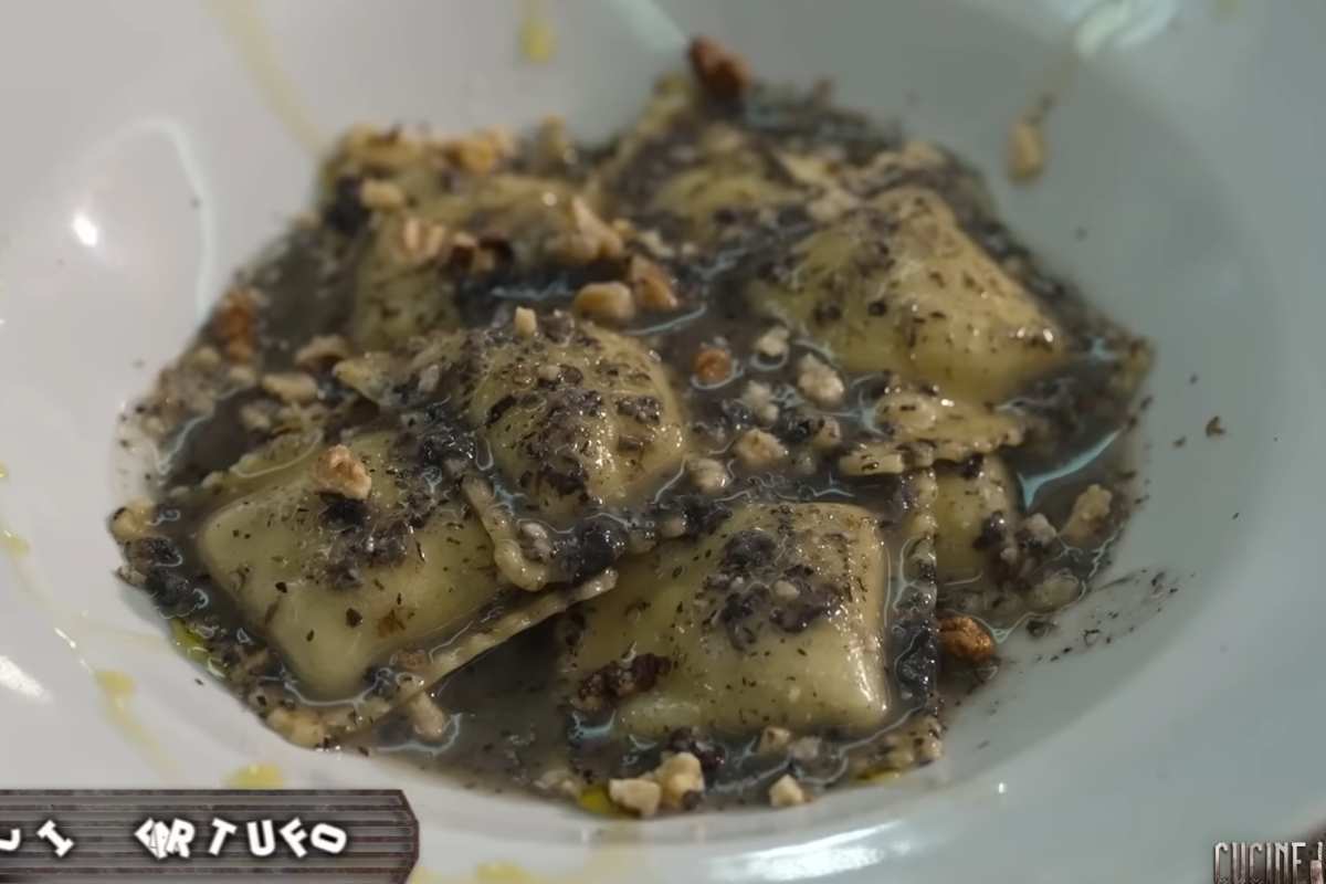 piatto di ravioli con noci e tartufo 