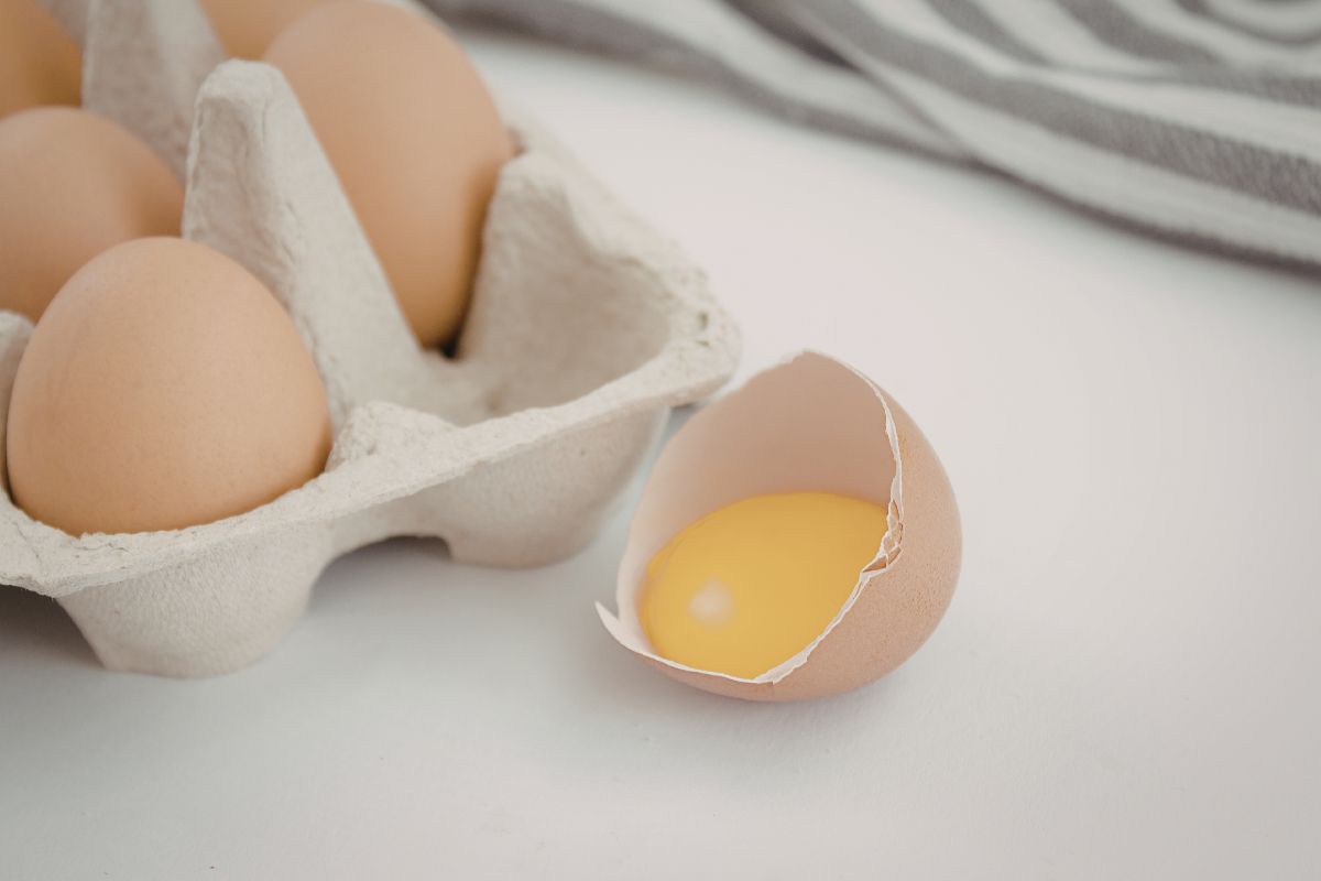 uovo aperto e confezione