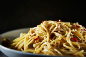 piatto di spaghetti aglio e olio