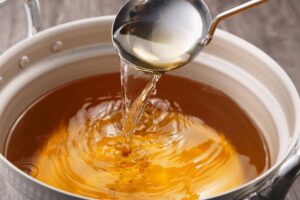 pentolone pieno di brodo